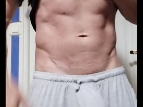 Le beau norik se branle jusqu'au jus korean sauna gay porn