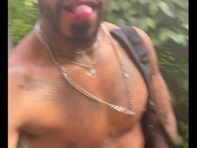 Depois que eu sai da academia fui na trilha do arpoador aqui no rio de janeiro e mamei vários garotos e todos do pau grande hot gay bara porn