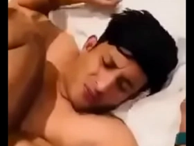 Este chacal viene a mi casa y me da una cogida con leche al final handsome gay porn japan