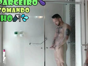 Bback espionando meu parceiro peludo molhado e ensaboado ungenerous chuveiro - com alex barcelona beast japan gay porn