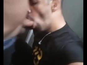 Chupei o pai do meu amigo no banheiro da smartfit japan cartoon happy-go-lucky porn