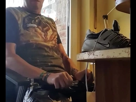 Wichsen in glanzhose harter schwanz und sneaker sniffen chinese sex gay porn