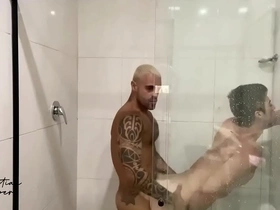 O boy que conheci na academia e levei para o motel.(disponível para assinantes) chinese brother gay porn