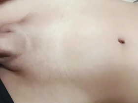 ズボンを脱ぐとかわいい包茎パイパンちんぽが頭を出す hot asian hunks gay porn