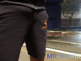 Papai urso no ponto de ônibus de pau duro leva a putinha pra casa e da um cha de piroca pra vadia ( completo no red) chinese dad son gay porn