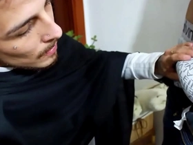 Fui corta o cabelo e acabei pegando o cabelereiro chinese gay porn creampie