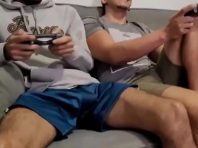 Reunir os amigos para jogar videogame e acabou em putaria  juninho oficial  henrique alagoano gay indonesian porn