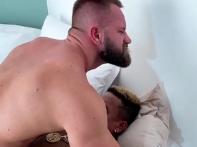 Ricardo baiano levando uma surra de cu do thebeardx que deu uma sentada gostosa nos 24cm do baiano gay indonesian kneading porn