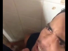 Saindo para o trabalho passei do no banheiro da estação da luz em são paulo e fodi com nove machos - full red gay korean porn movie