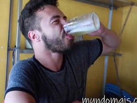 Perdeu a aposta no braço de ferro e teve que dár o cú como pagamento. japan happy-go-lucky porn video