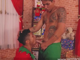 Mamei o ajudante de papai noel hot gay porn compilation
