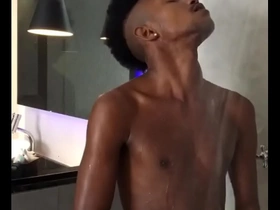 Novinho negão brasileiro mostrando sua pica de 23cm chinese muscle gay porn video