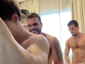 Dois dotados de rola grossa e um cuzinho gay chinese sex porn