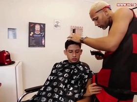Barbeiro meteu itsy-bitsy meu cú com gel de cabelo gay asian palpate porn