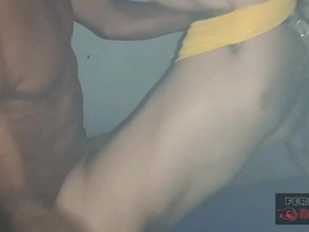 Cruising bar: torcedor brasileiro dando. taiwan gay porn star