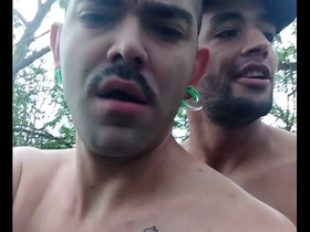 Descendo a rola bantam branquinho na trilha indonesian muscle gay porn