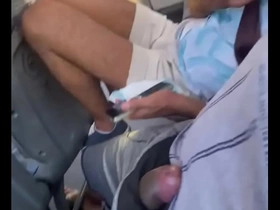 Recebi uma mamada no busão gay jap massage porn