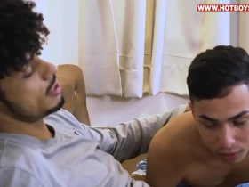 Desenrolei com o gostoso do ponto de ônibus chubby chinese gay porn