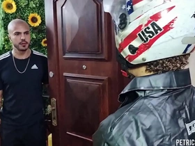 O motoboy deu mole e o cliente chupou e sentou (henrique donatto) gay porn cute chinese