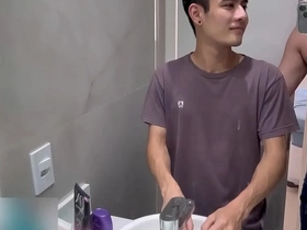 Visita inesperada de um novinho asiático japan gay porn actors