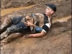 Sexo gay en un bosque de barro solos y perdidos korean gay twitter porn