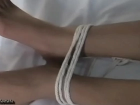 直男少年被绑起来弄射精 gay hot boy porn