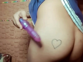 Bailando como una zorrita en traje de porrista se me ve el culo gay porn hot anime